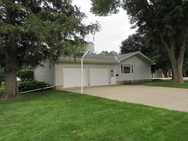 $209,900 | 204 7th Street Northeast, Fulda, MN 56131