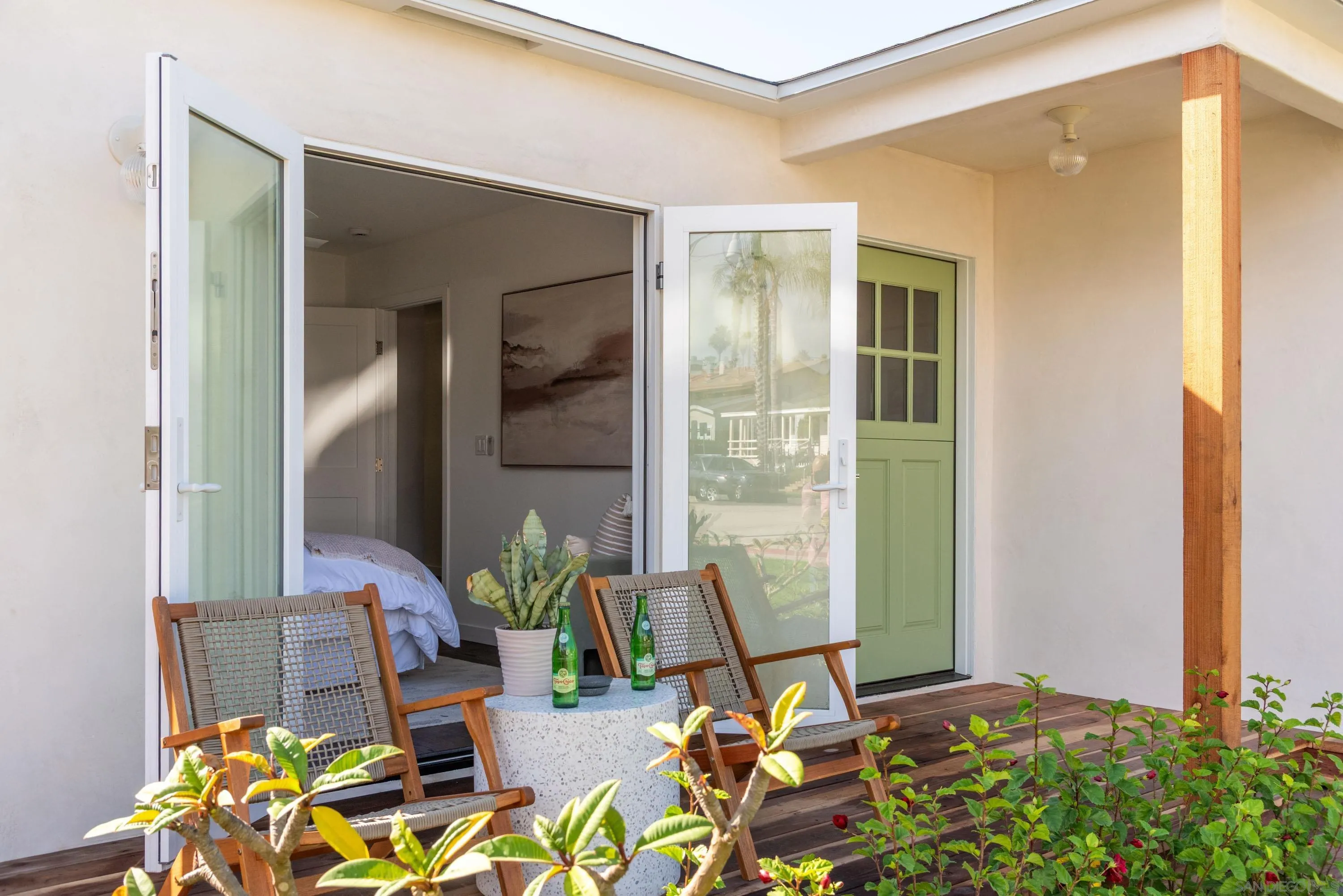 1025 Wilbur Avenue San Diego, CA 92109 - Photo 24 of 52 a living room with furniture