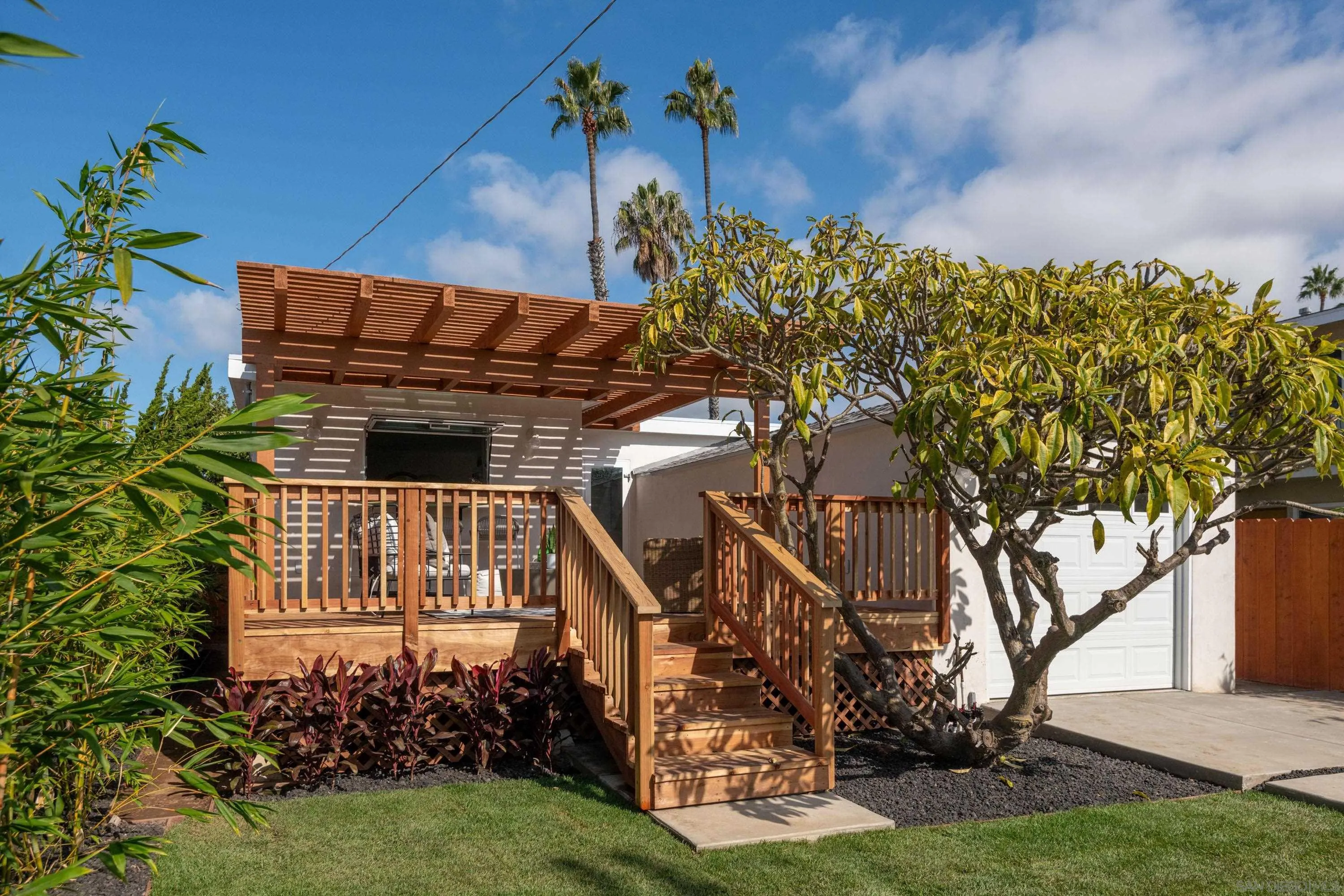 1025 Wilbur Avenue San Diego, CA 92109 - Photo 36 of 52 a view of a backyard