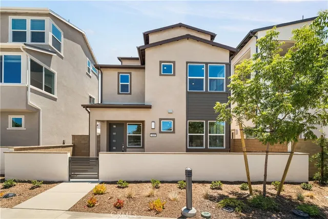 $1,600,000 | 410 Lobata, Irvine, CA 92618