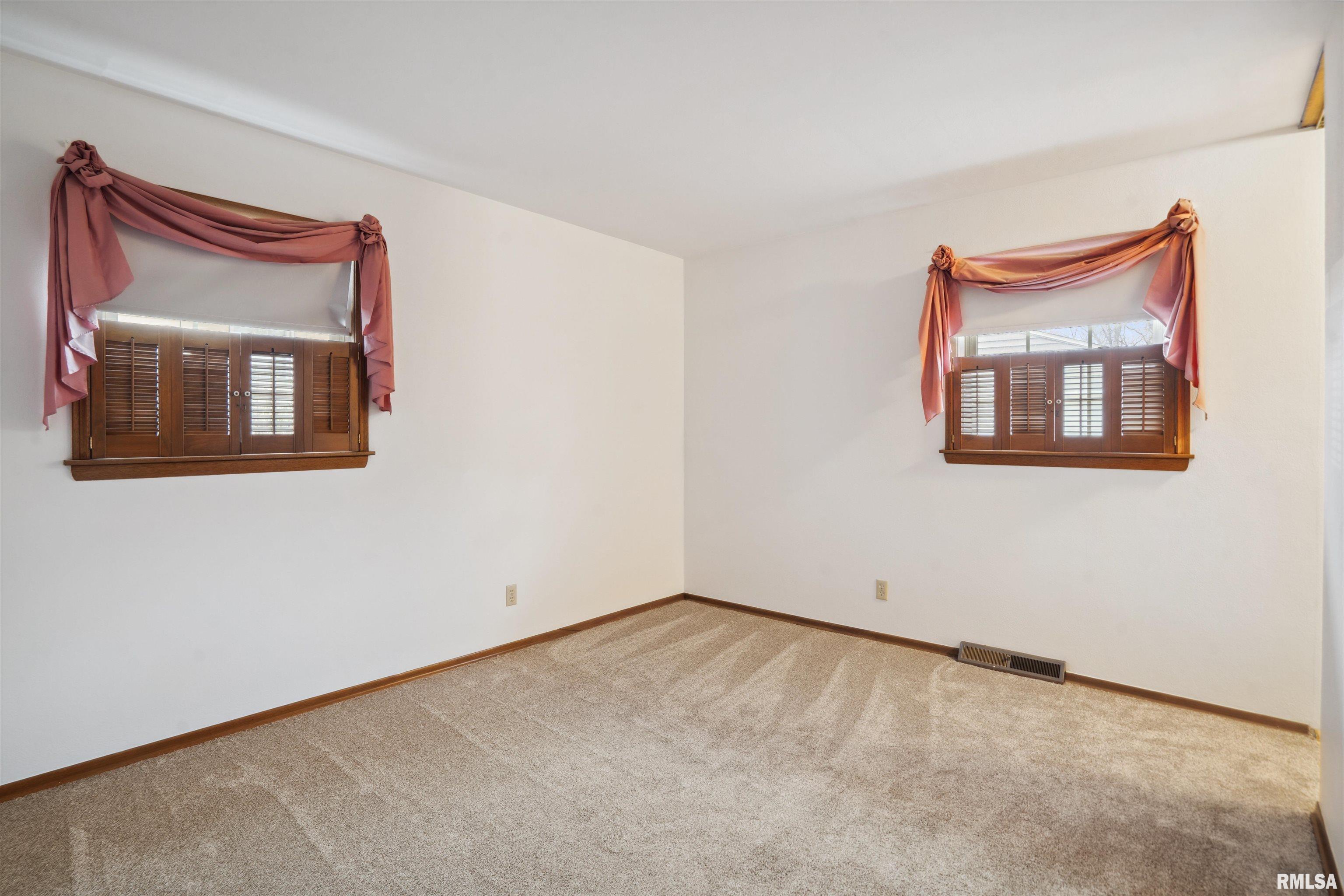 220 Westerfield Road Davenport, IA 52806 - Photo 11 of 22 Gallery Image 11