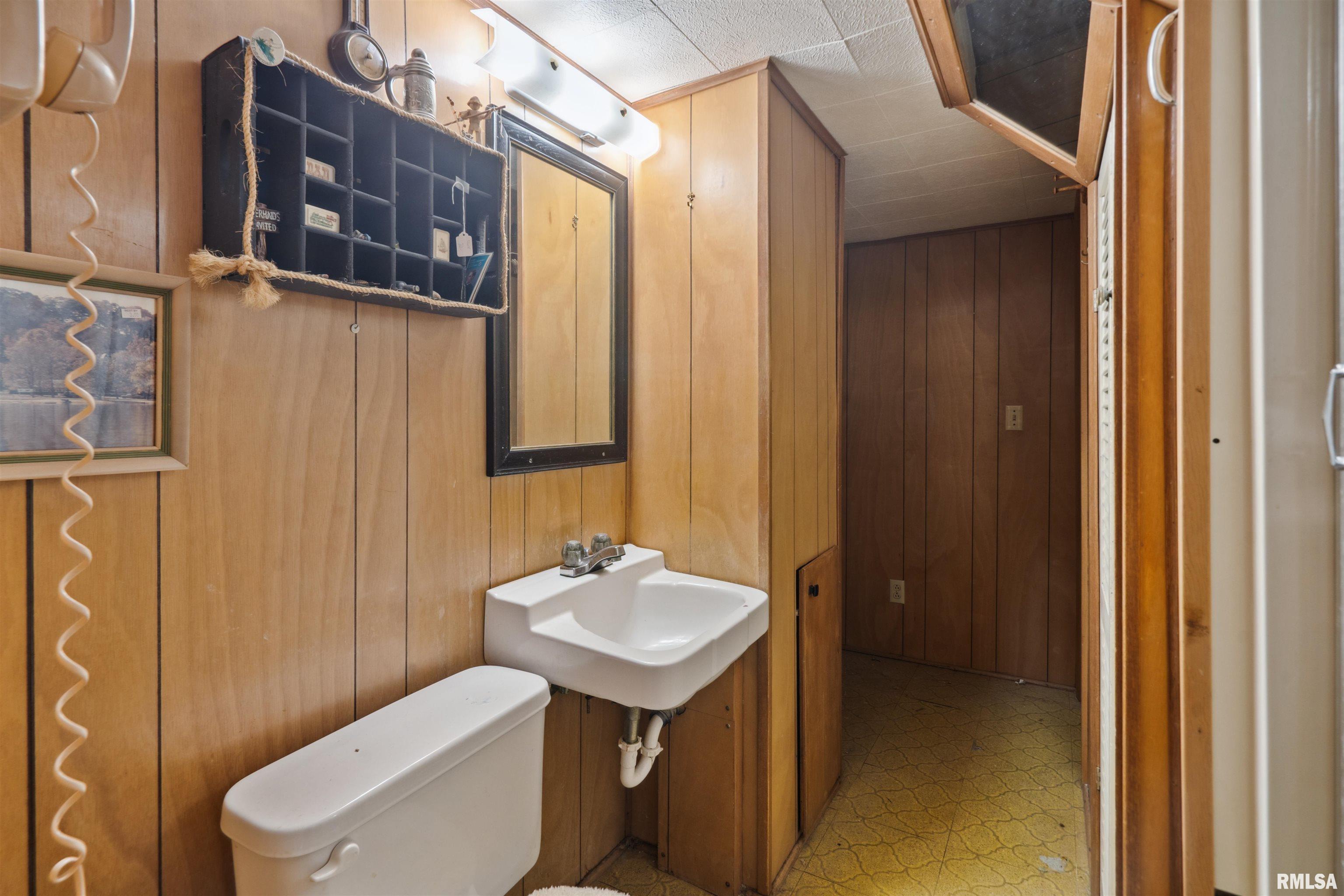 220 Westerfield Road Davenport, IA 52806 - Photo 18 of 22 Gallery Image 18