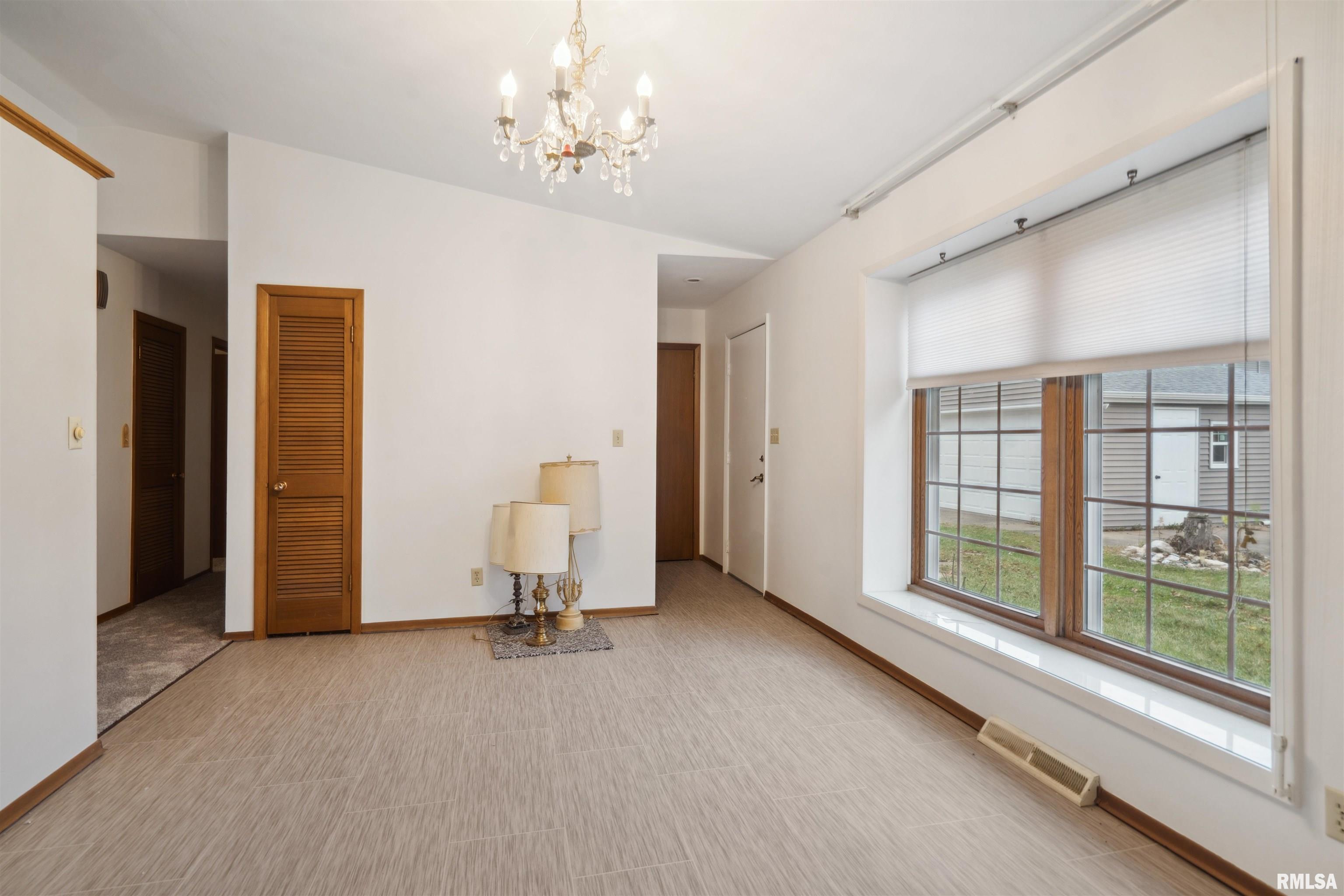 220 Westerfield Road Davenport, IA 52806 - Photo 8 of 22 Gallery Image 8