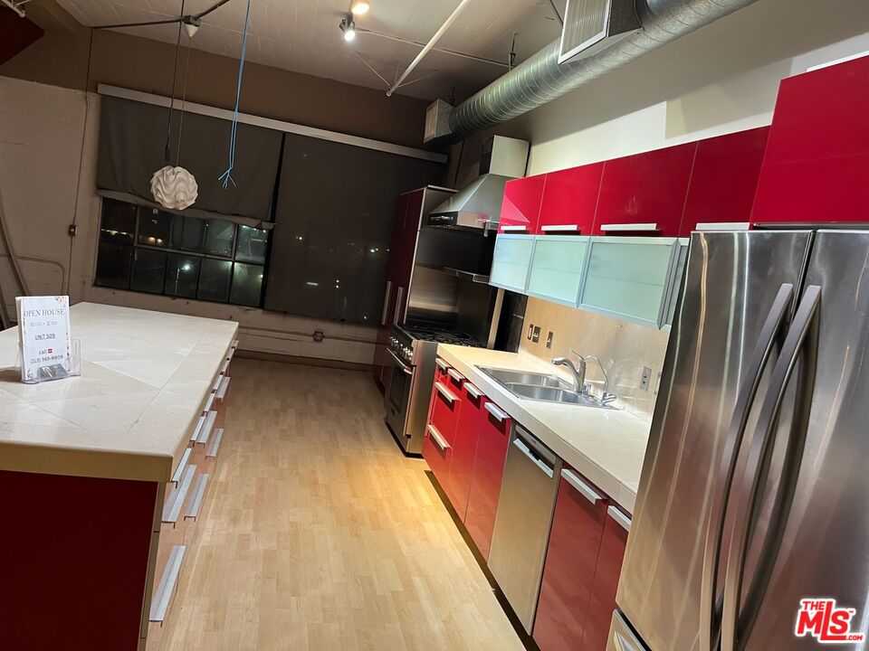 1855 Industrial Street, Unit 509 Los Angeles, CA 90021 - Photo 19 of 19 a utility room with dryer and washer