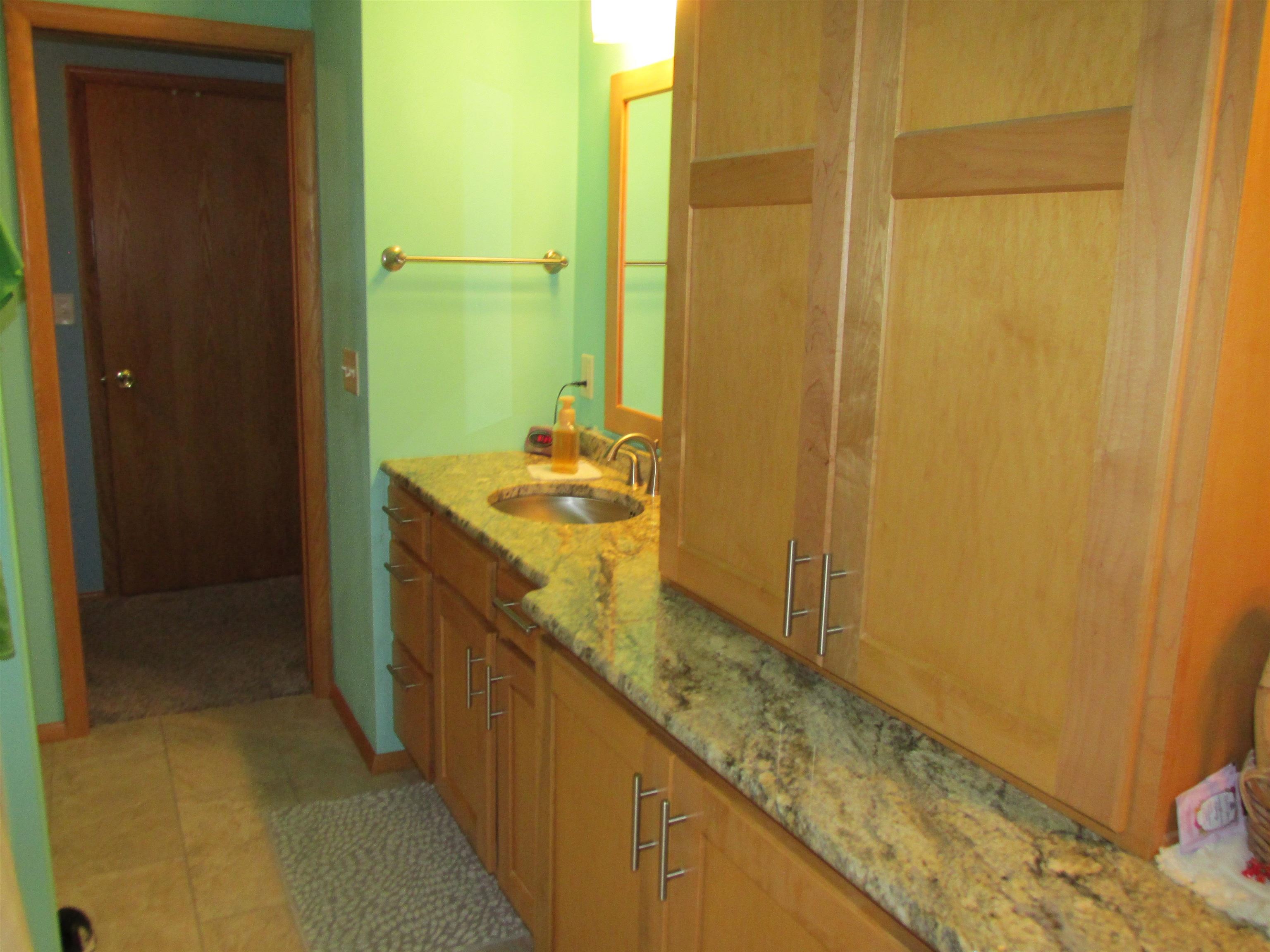 1047 East Pershing Street Appleton, WI 54911 - Photo 13 of 30 Gallery Image 13