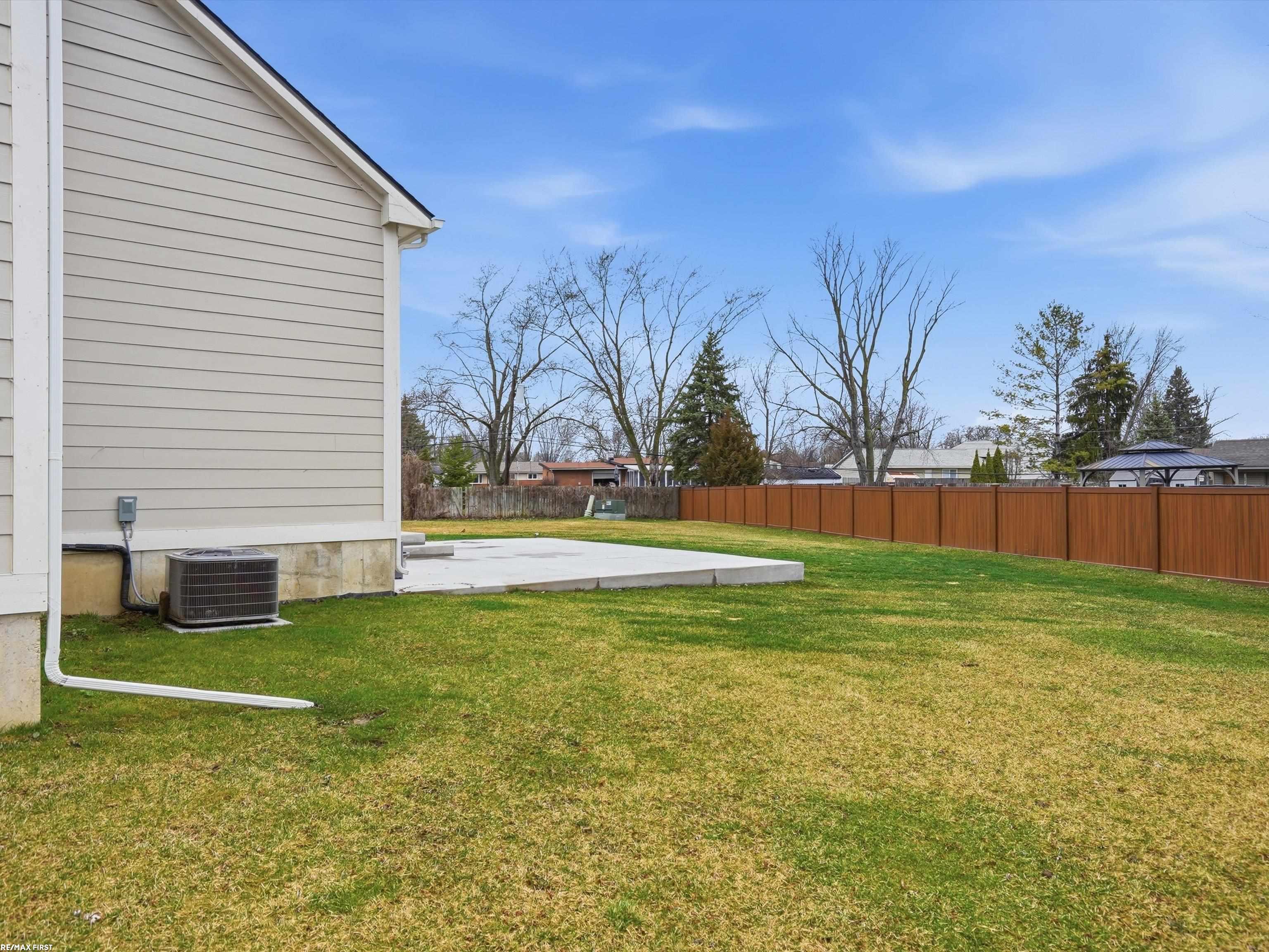 47121 Rosa Court New Baltimore, MI 48047 - Photo 50 of 53 50203723-ea4f0635-b91a-457a-82c8-f359caeeb93c.JPG