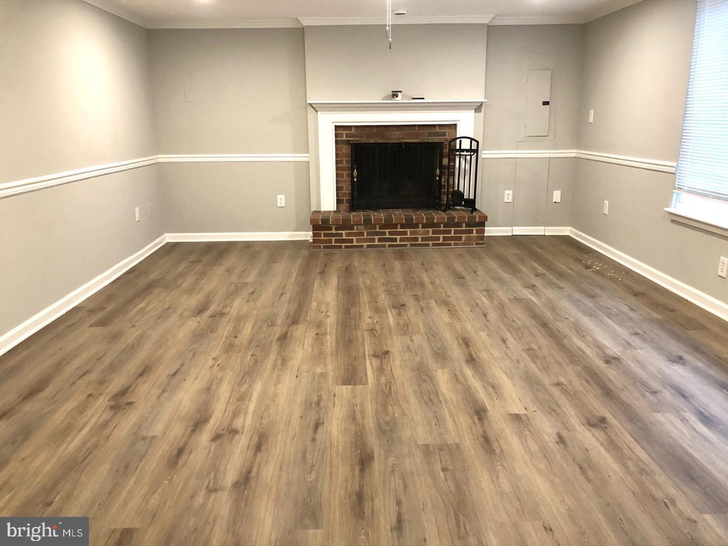 114 River Road Edgewater, MD 21037 - Photo 12 of 33 Living Room w/ fireplace