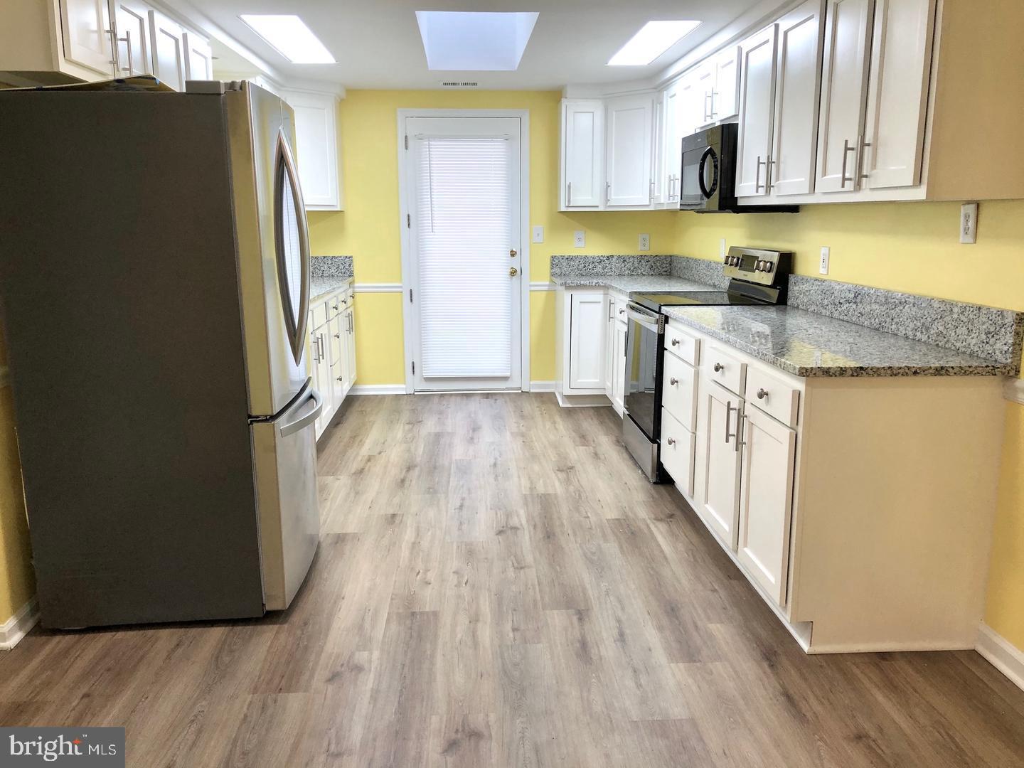 114 River Road Edgewater, MD 21037 - Photo 3 of 33 Kitchen