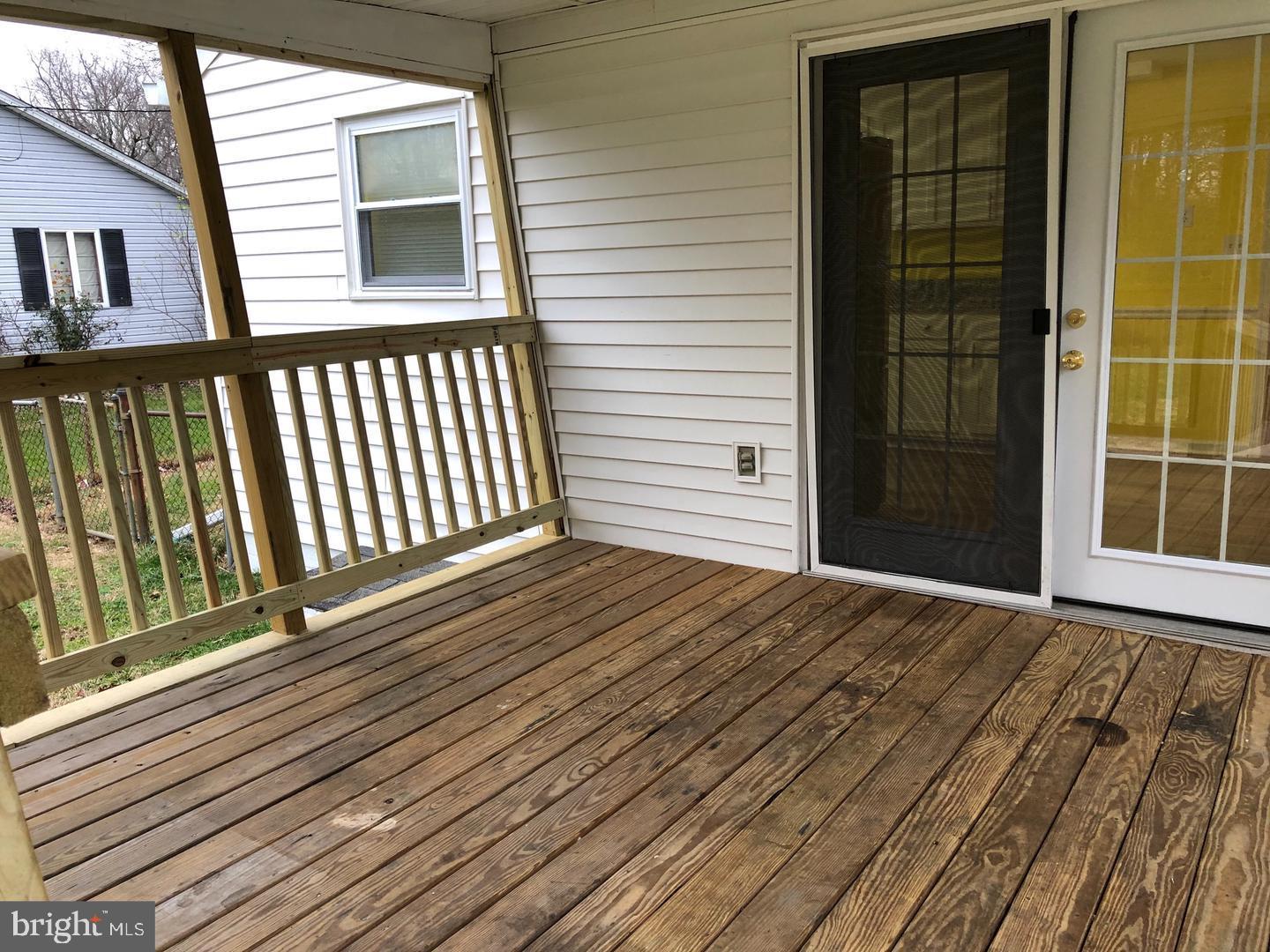 114 River Road Edgewater, MD 21037 - Photo 7 of 33 Deck