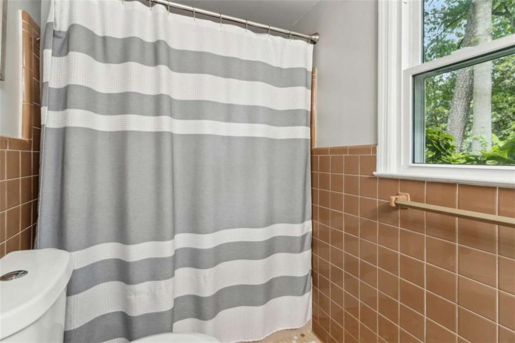 3362 Northbrook Drive Atlanta, GA 30340 - Photo 36 of 55 a bathroom with a bathtub and shower