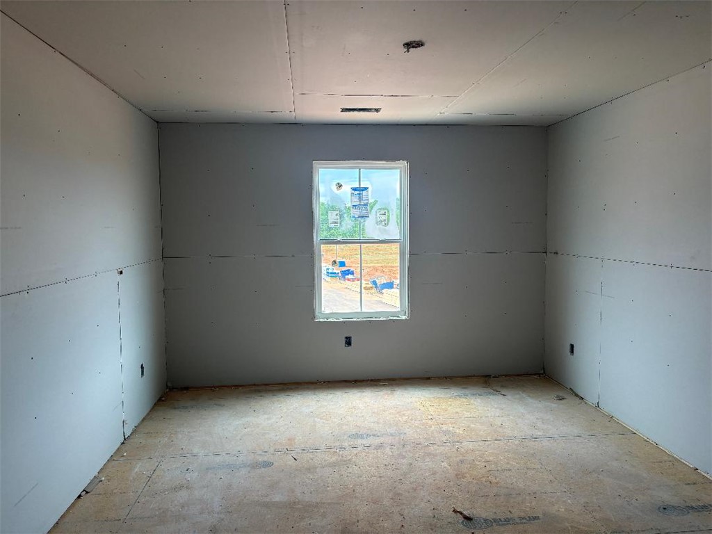 152 Cedar Shoals Easley, SC 29640 - Photo 6 of 15 This spacious interior offers an opportunity to customize your ideal living space.