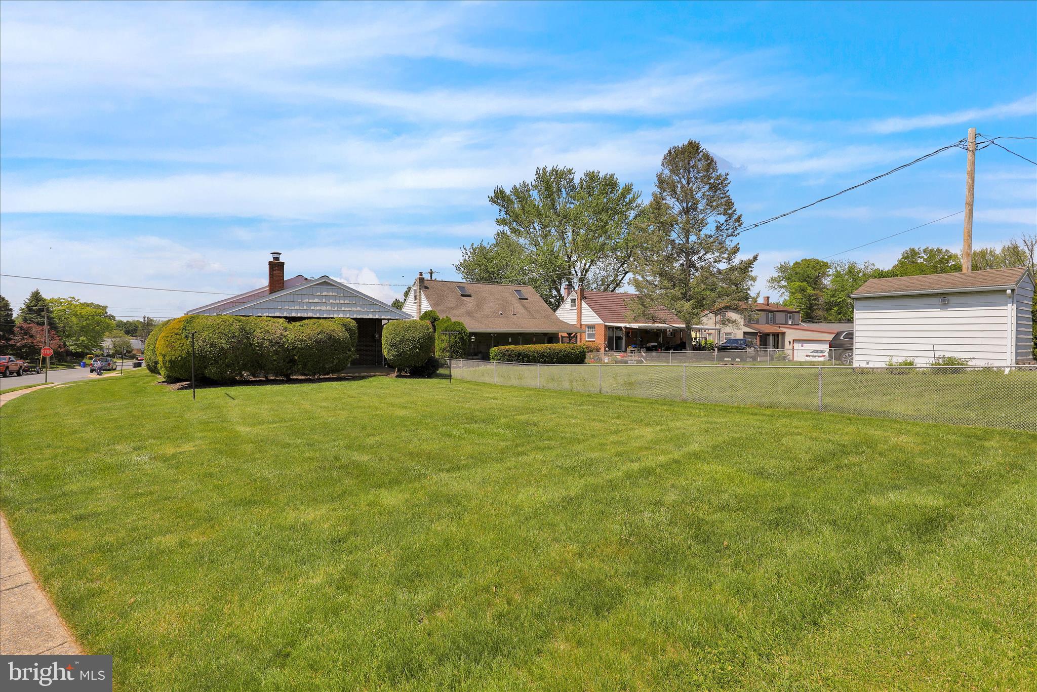 1901 County Street Reading, PA 19605 - Photo 5 of 25 large side yard