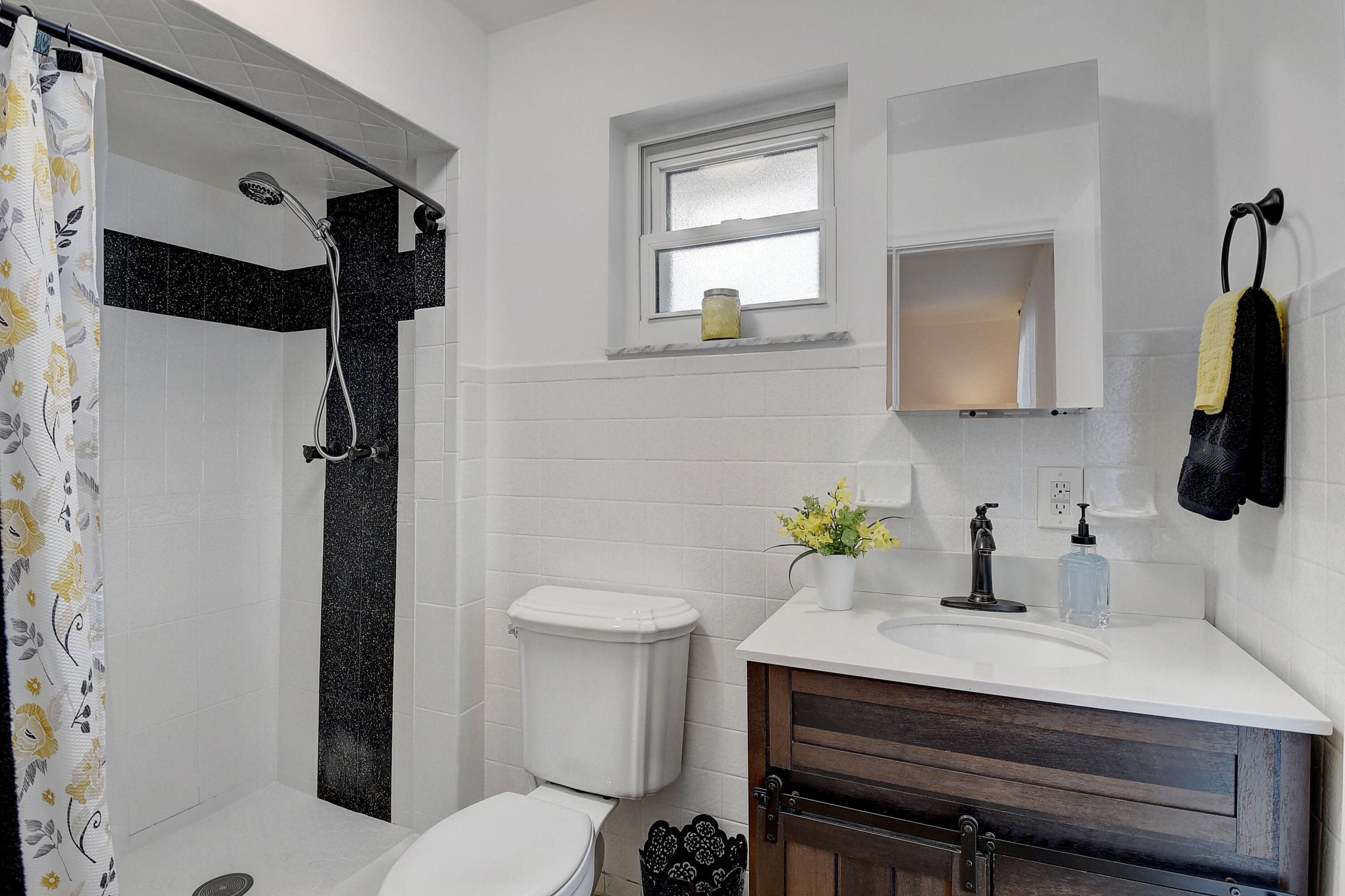 30 Pinehurst Lane Boca Raton, FL 33431 - Photo 24 of 35 Ensuite bathroom for bedroom 4