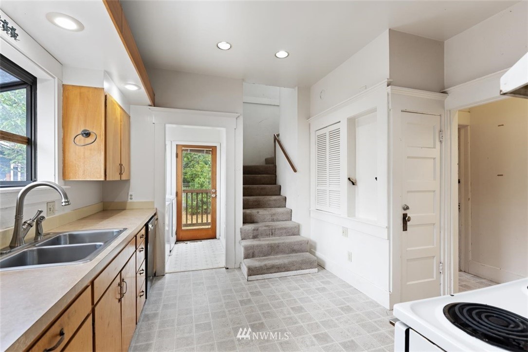 1608 North 50th Street Seattle, WA 98103 - Photo 9 of 27 Gallery Image 9