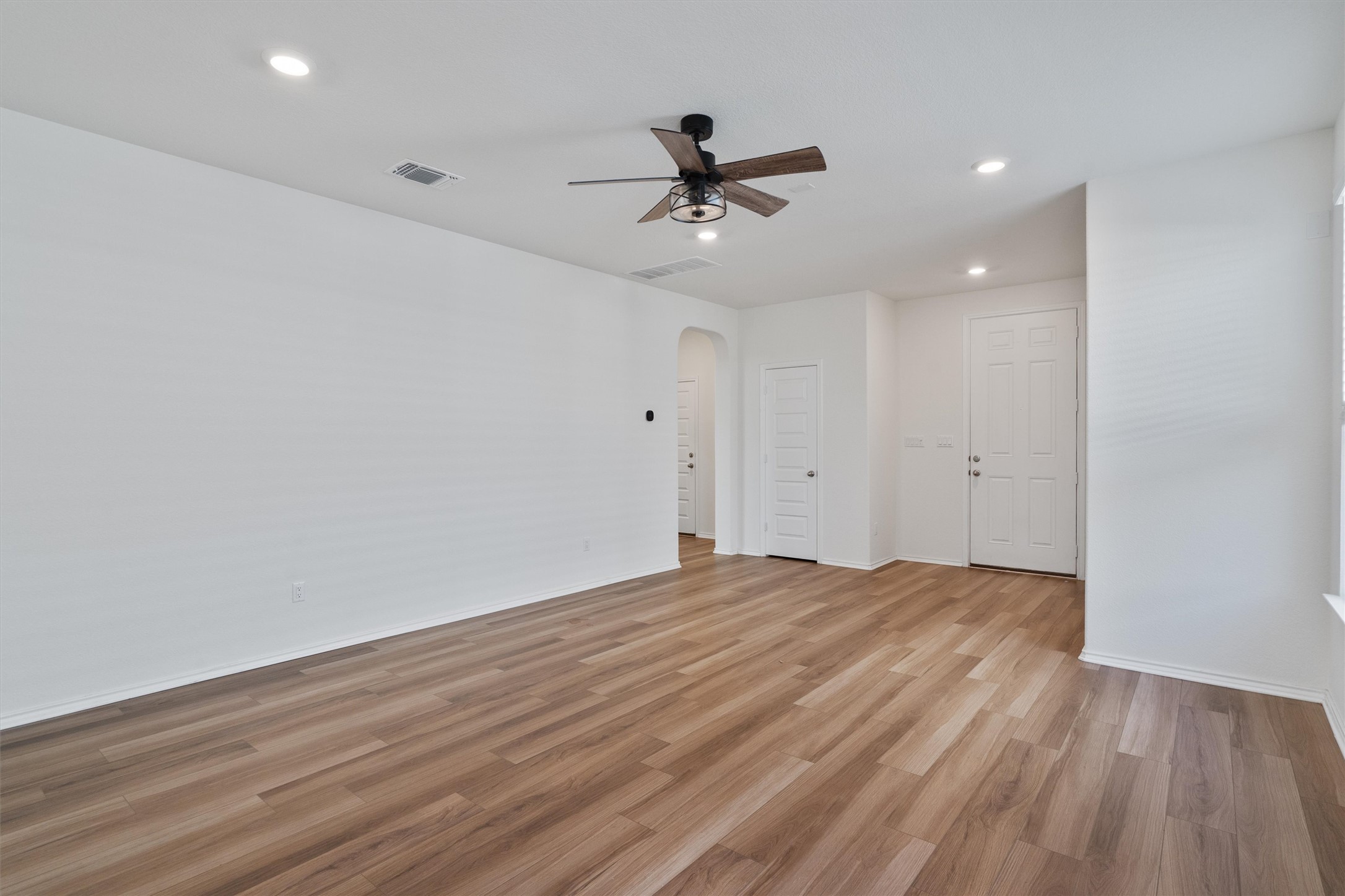 1032 Santiam Street Georgetown, TX 78626 - Photo 9 of 40