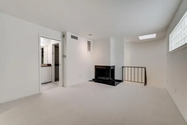 $3,300 | 3730 Holland Avenue, Unit 8H, Dallas, TX 75219