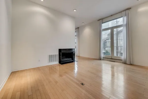 $3,300 | 3730 Holland Avenue, Unit 8H, Dallas, TX 75219