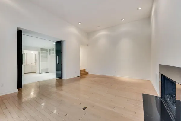 $3,300 | 3730 Holland Avenue, Unit 8H, Dallas, TX 75219