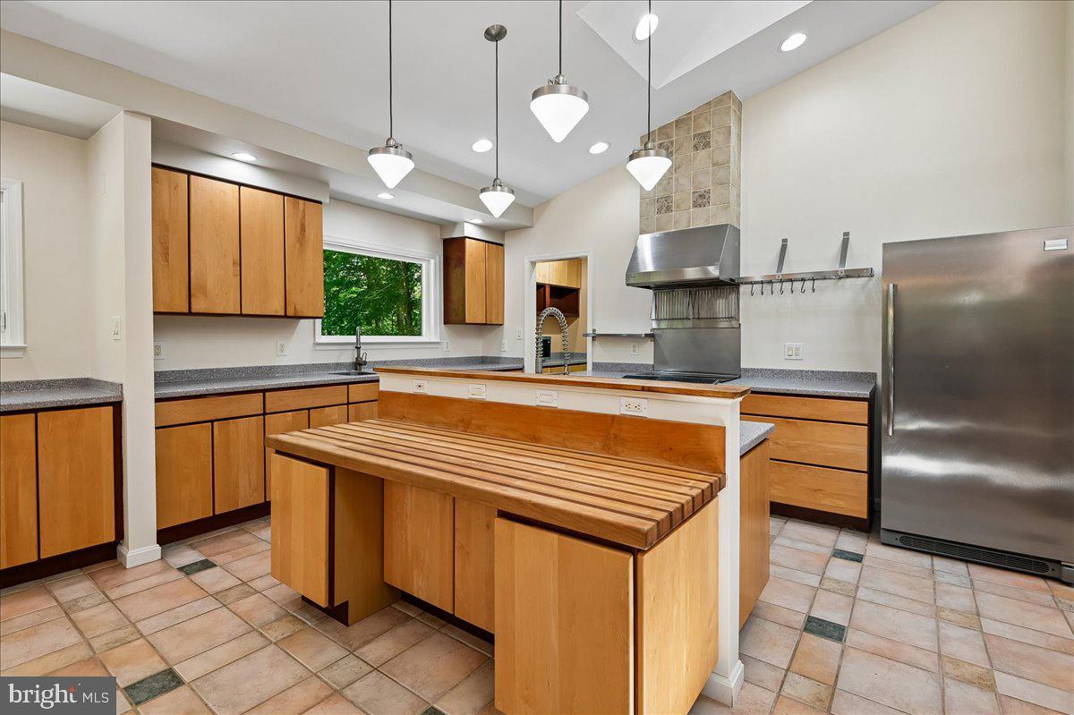 3633 Patuxent River Road Davidsonville, MD 21035 - Photo 27 of 85 Chef-Style Kitchen w/Island & Entrance to Pantry