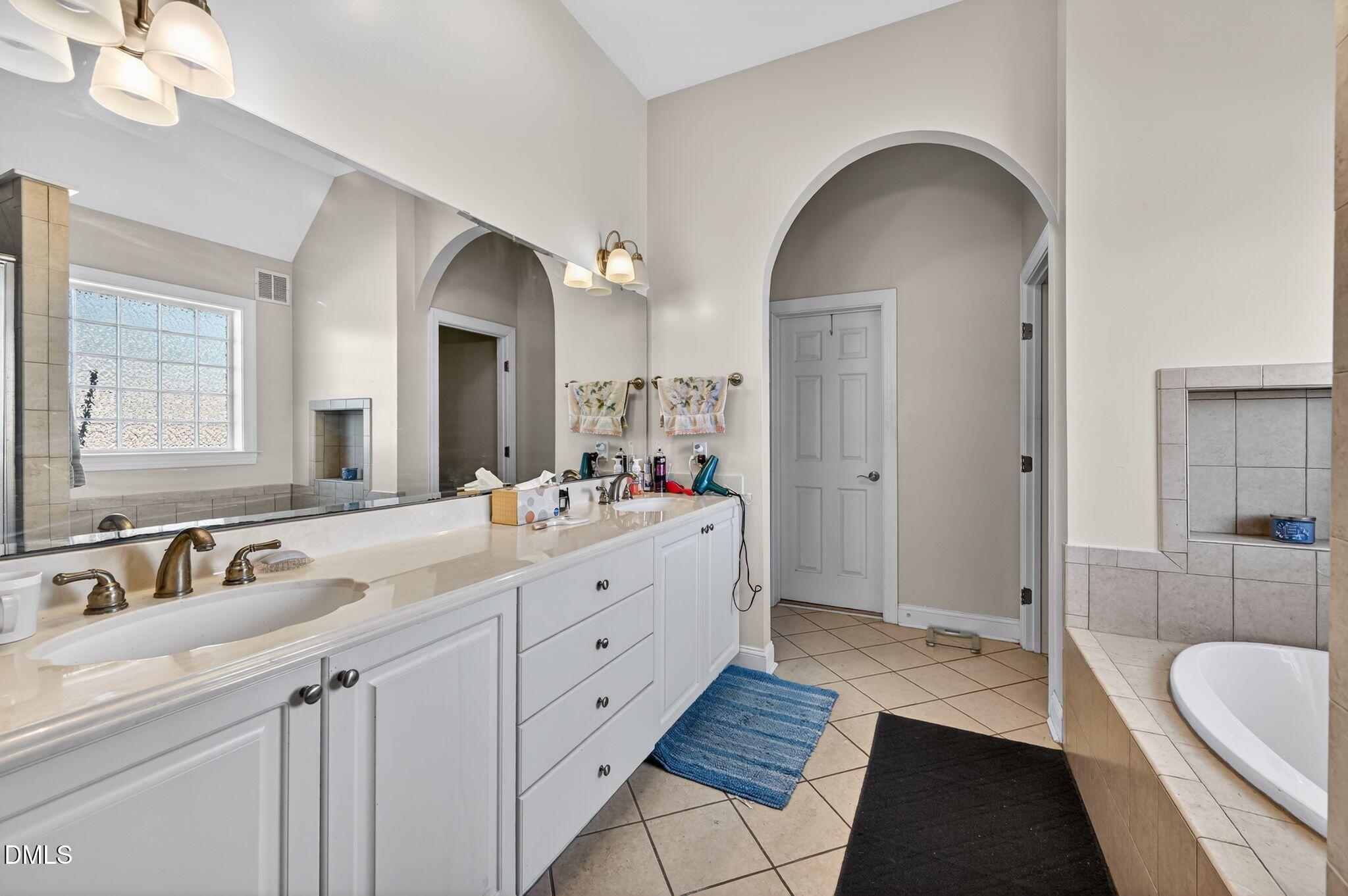 41 Windsor Court Hampstead, NC 28443 - Photo 19 of 30 22_41_Windsor_Ct_Hampstead_NC_28443-Bath