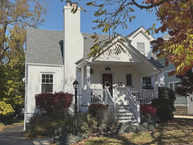 $984,900 | 580 Hillside Avenue, Glen Ellyn, IL 60137
