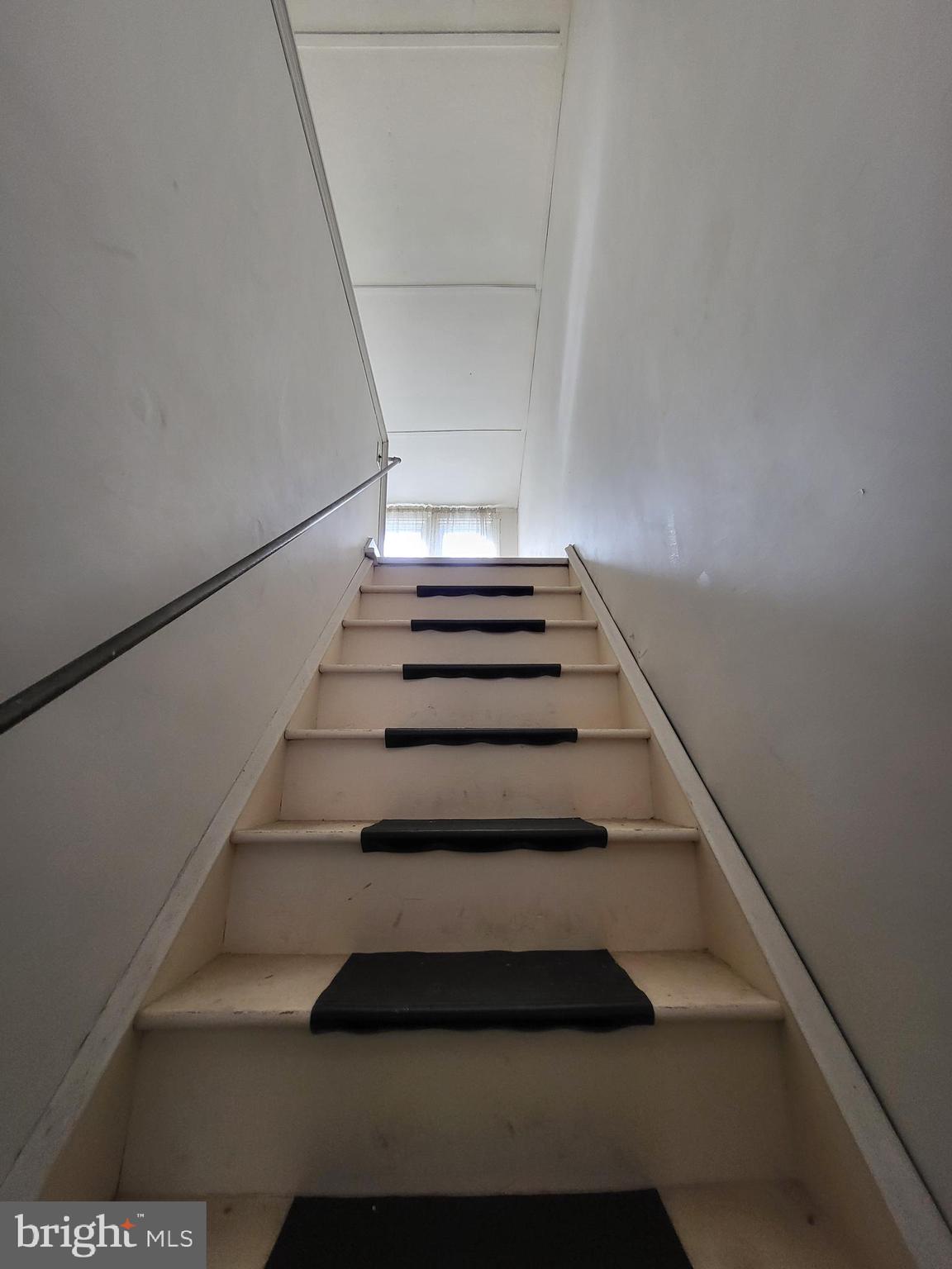 402 Morgantown Road Reading, PA 19611 - Photo 34 of 47 a view of entryway