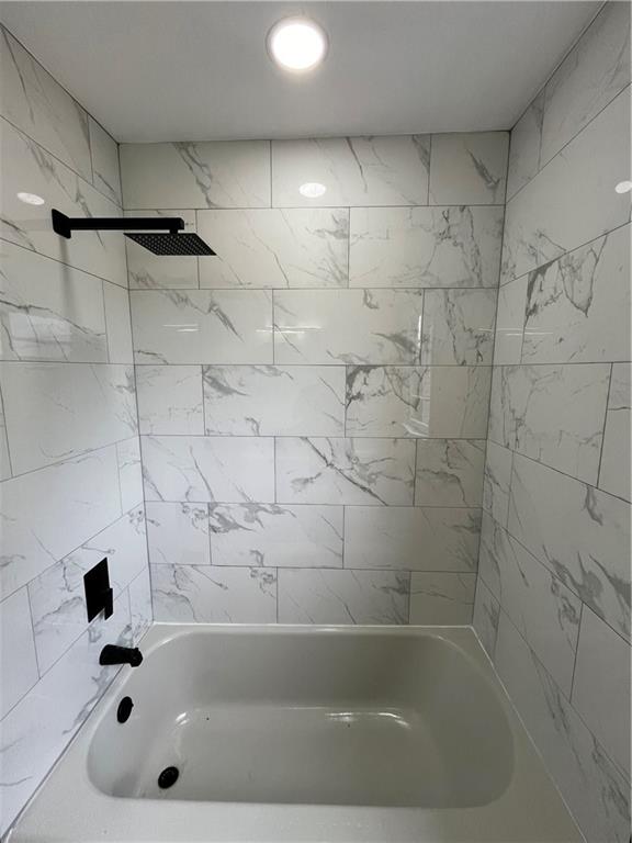 1645 Metropolitan Parkway Southwest, Unit A Atlanta, GA 30310 - Photo 20 of 26 a bathroom with a bathtub