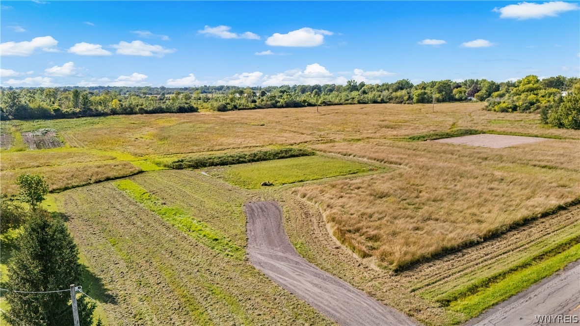 5760 Wynkoop Road Lockport City, NY 14094 - Photo 3 of 16 Gallery Image 3