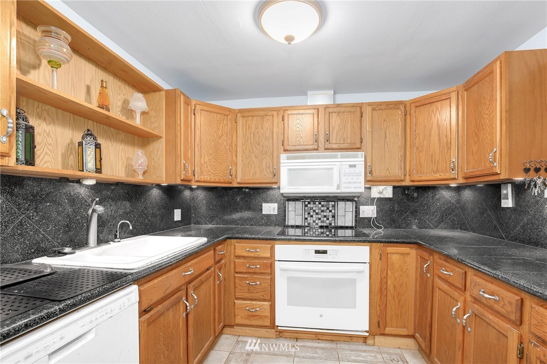 7907 202nd Place Southwest Edmonds, WA 98026 - Photo 13 of 25 Gallery Image 13