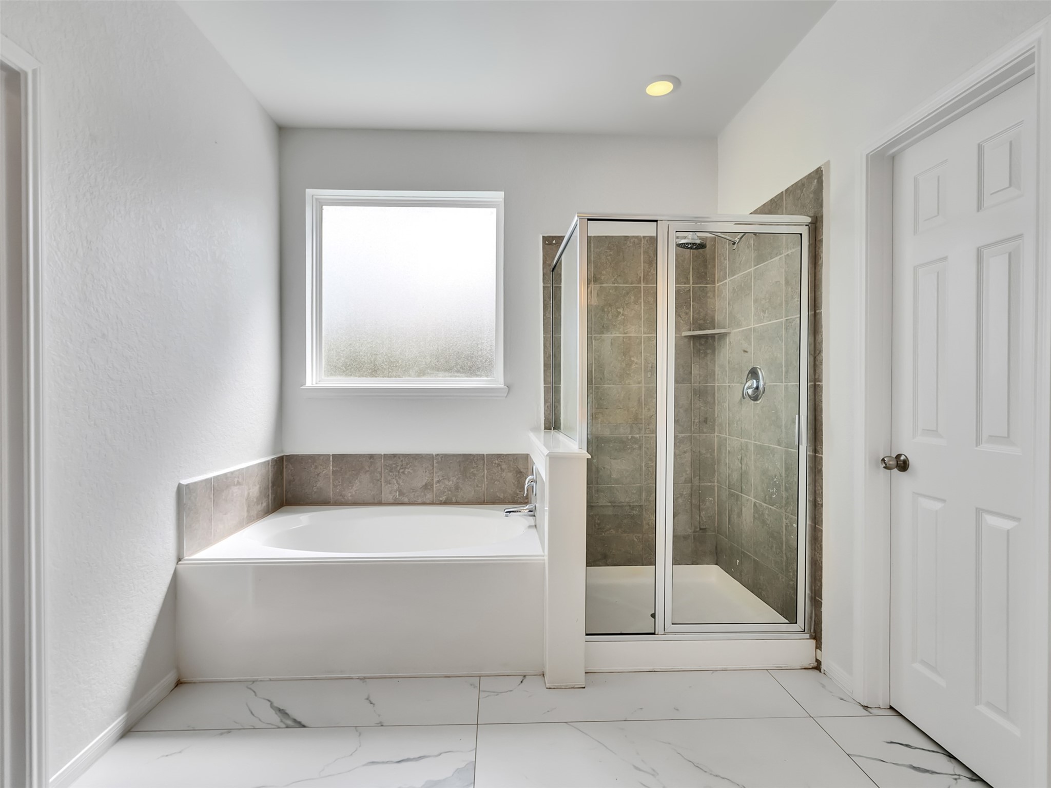 3502 Single Ridge Way Katy, TX 77493 - Photo 20 of 46 Master Shower/Tub