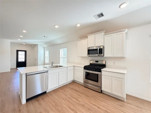 $2,000 | 2023 Foxtail Crk Court, Crosby, TX 77532