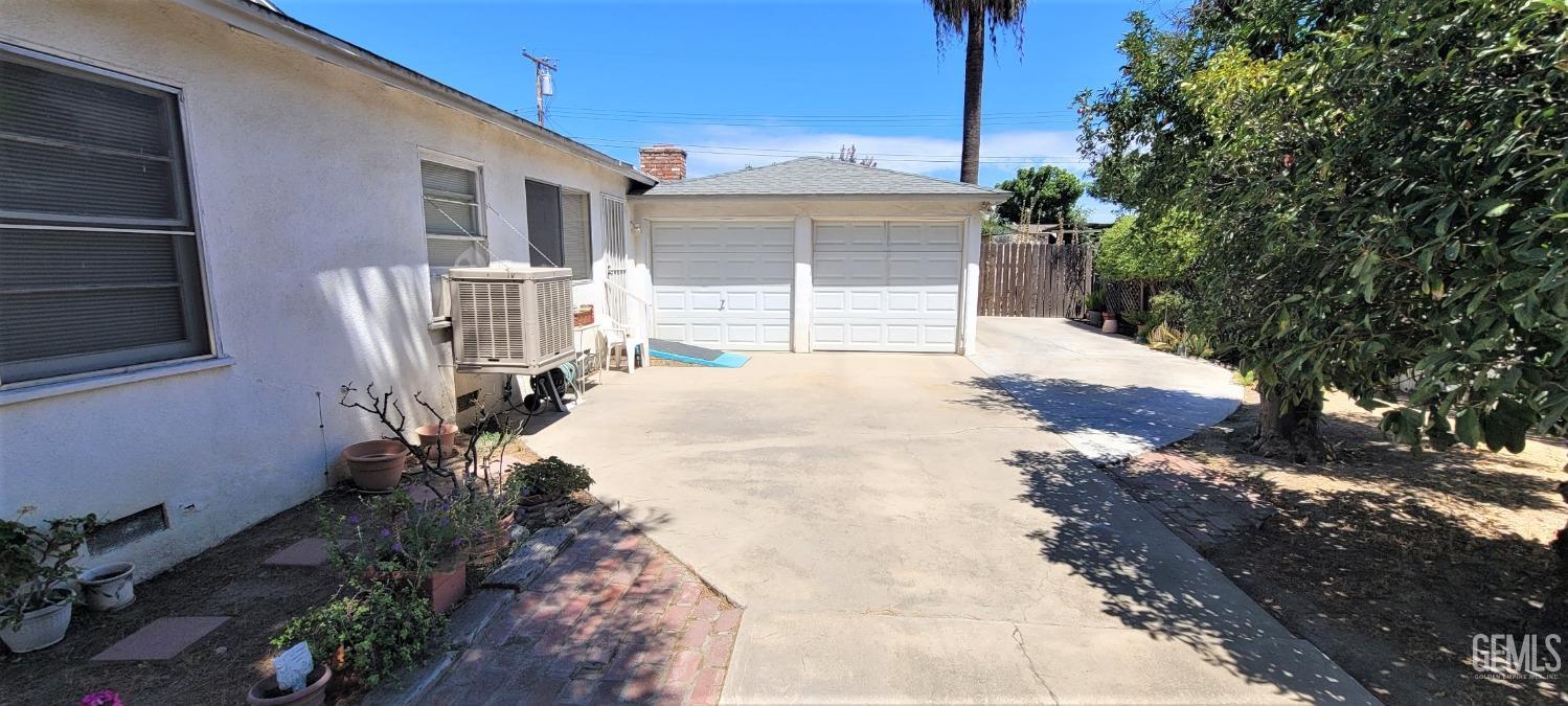 Undisclosed Address Delano, CA 93215 - Photo 21 of 23 a front view of a house with garden