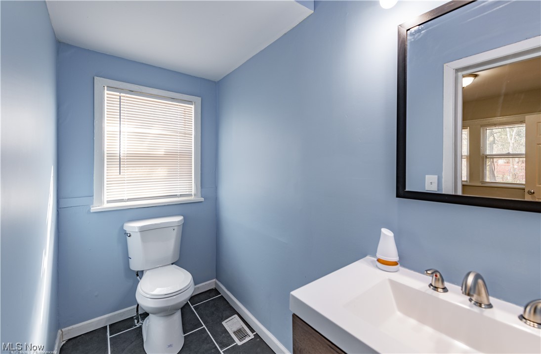 3276 Kildare Road Cleveland, OH 44118 - Photo 20 of 33 1st Floor half bath