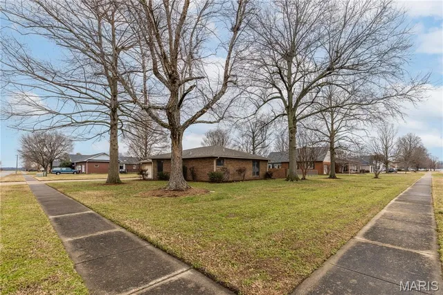 $340,000 | 202 North Brushwick Avenue, Sikeston, MO 63801