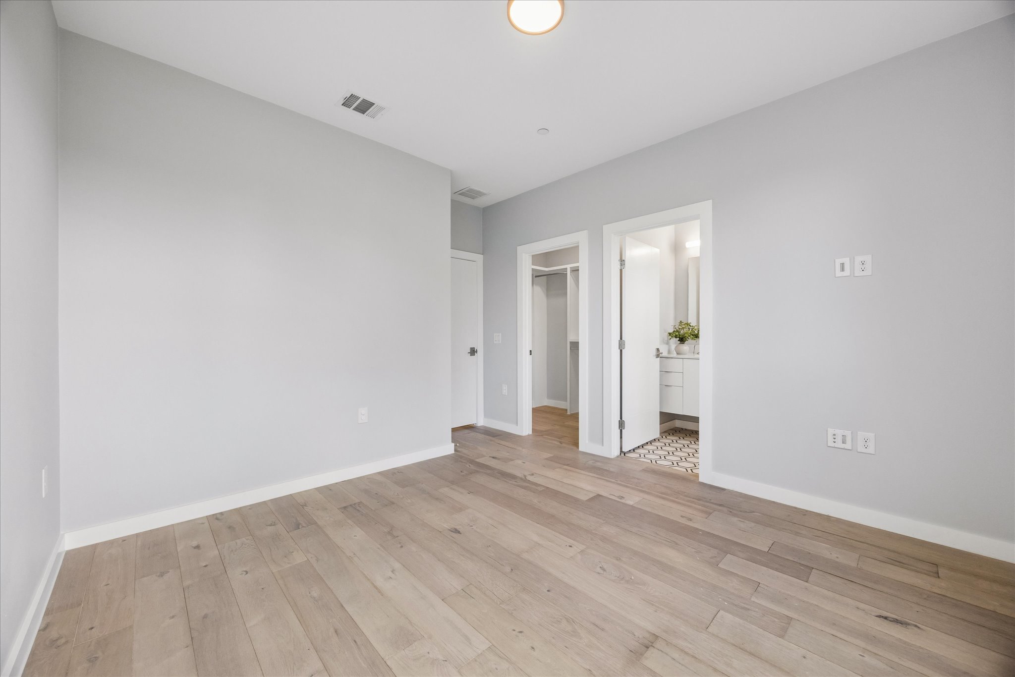 2108 Tillery Street, Unit 9 Austin, TX 78723 - Photo 18 of 25 Secondary bedroom with en-suite bathroom and walk-in closet