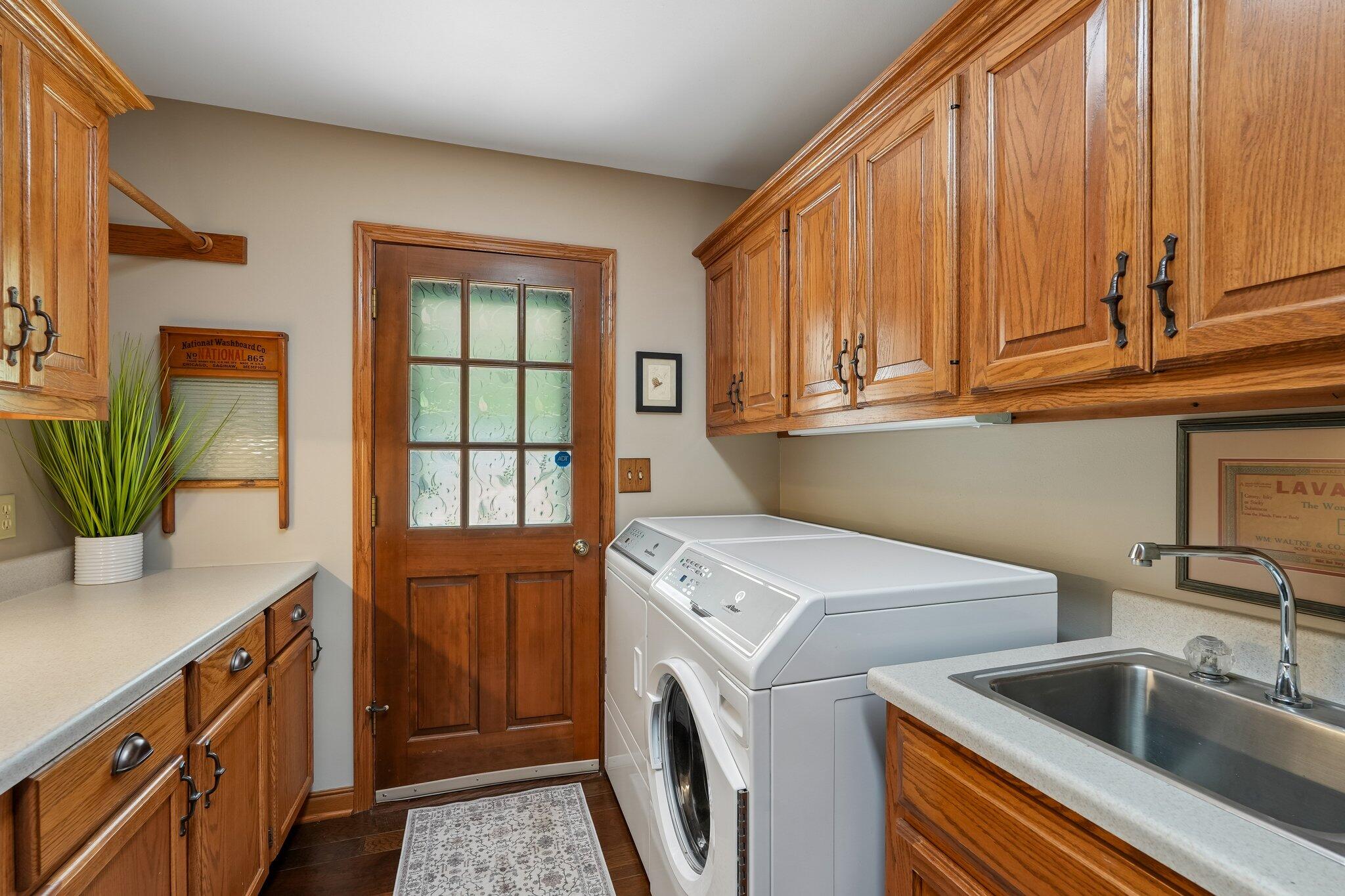 W323S9616 Beulah Road Mukwonago, WI 53149 - Photo 20 of 85 Laundry/Mud Room