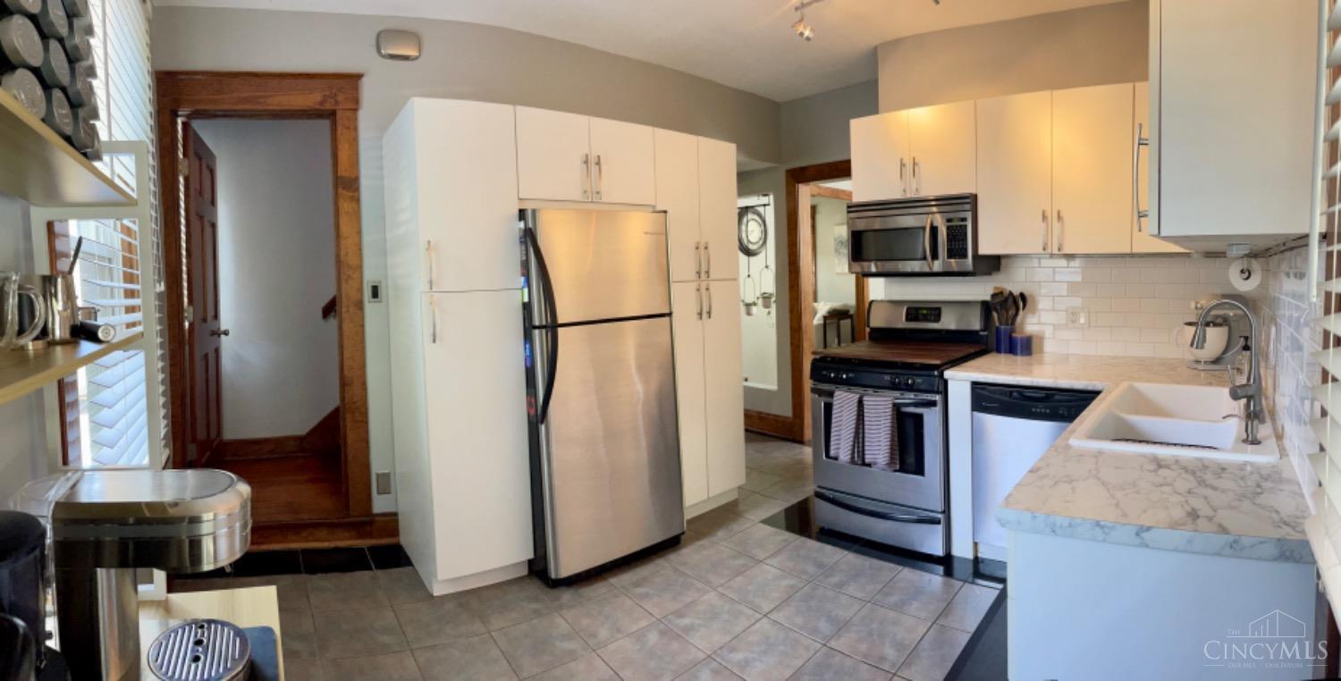 6812 Plainfield Road Cincinnati, OH 45236 - Photo 10 of 29