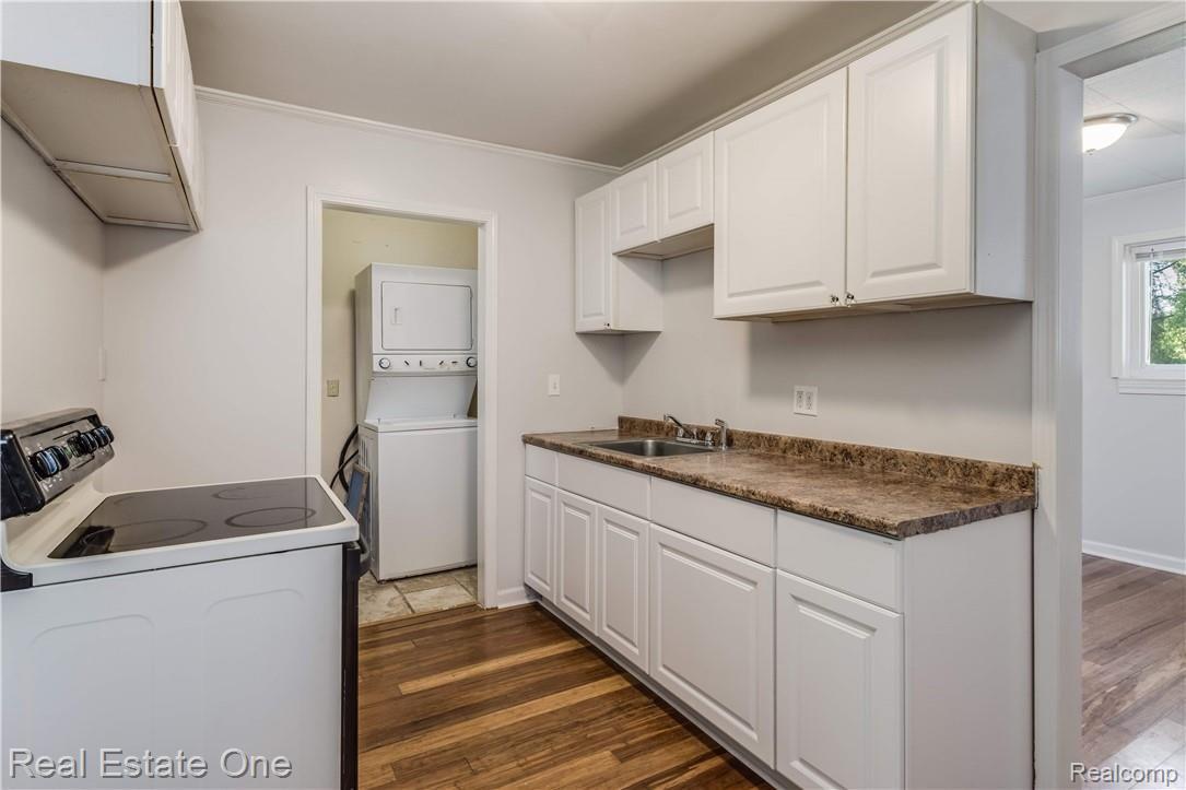 37302 Bendix Street Wayne, MI 48184 - Photo 8 of 28 DSC_8850.jpg