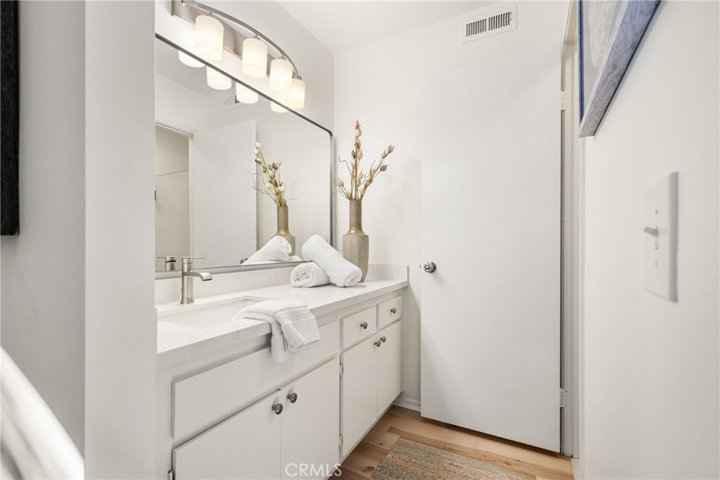 126 Clearbrook Irvine, CA 92614 - Photo 17 of 44 a bathroom with a sink and a mirror
