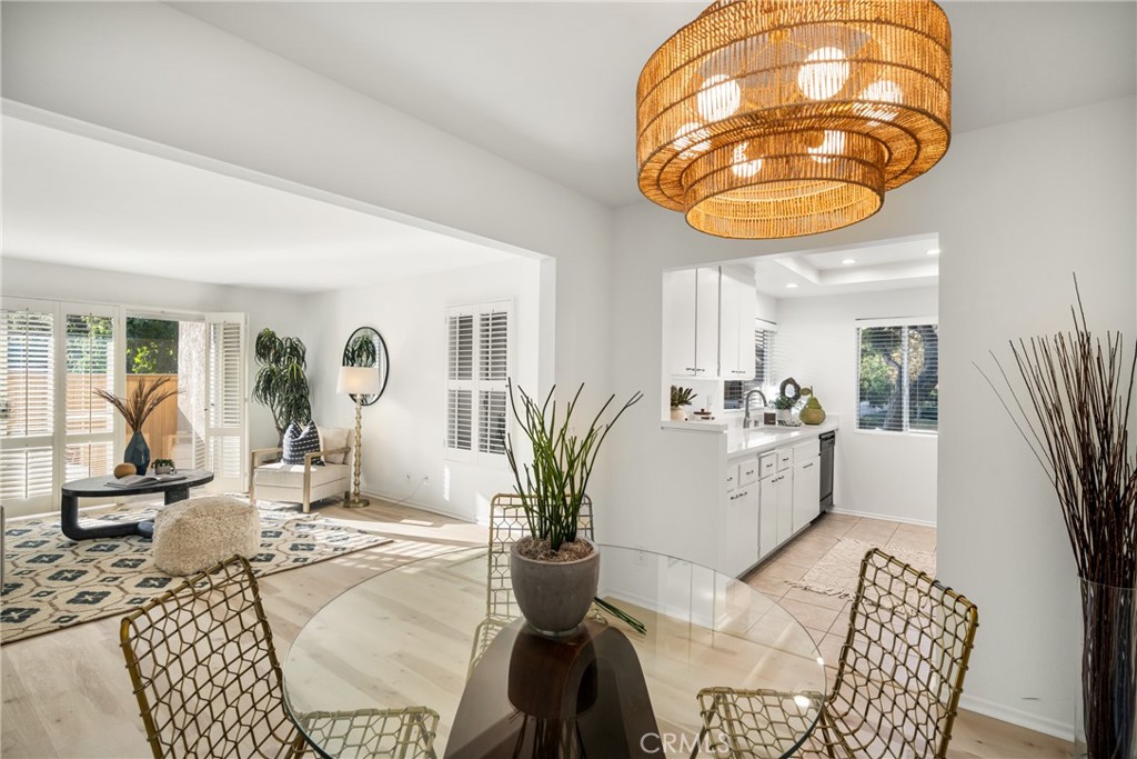 126 Clearbrook Irvine, CA 92614 - Photo 7 of 44 a view of a livingroom with furniture and livingroom