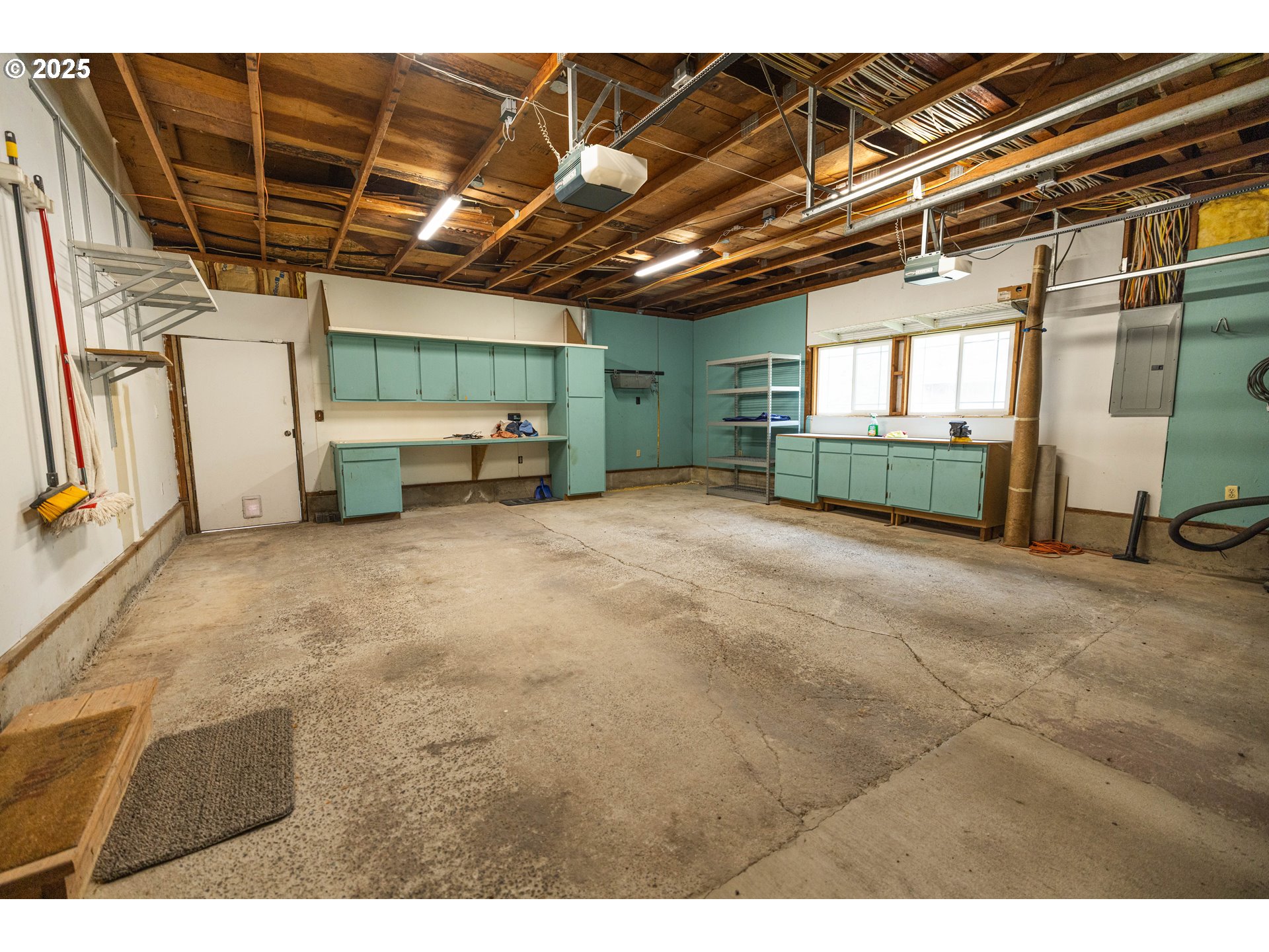 39287 Jasper Lowell Road Lowell, OR 97452 - Photo 11 of 13 a view of a garage