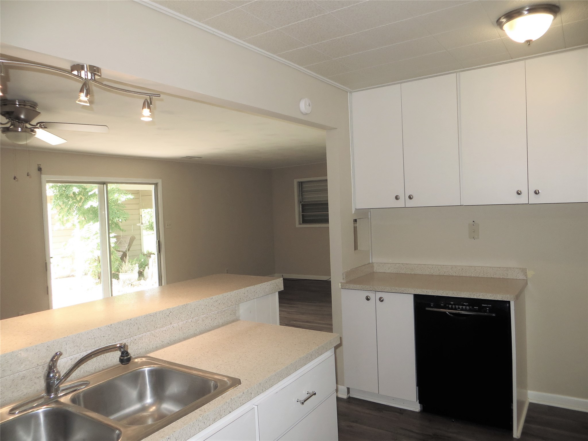 2809 Rosadele Street La Marque, TX 77568 - Photo 12 of 33 Don't miss the breakfast bar with skylights overhead...while you enjoy the sunlight from the full length sliding doors