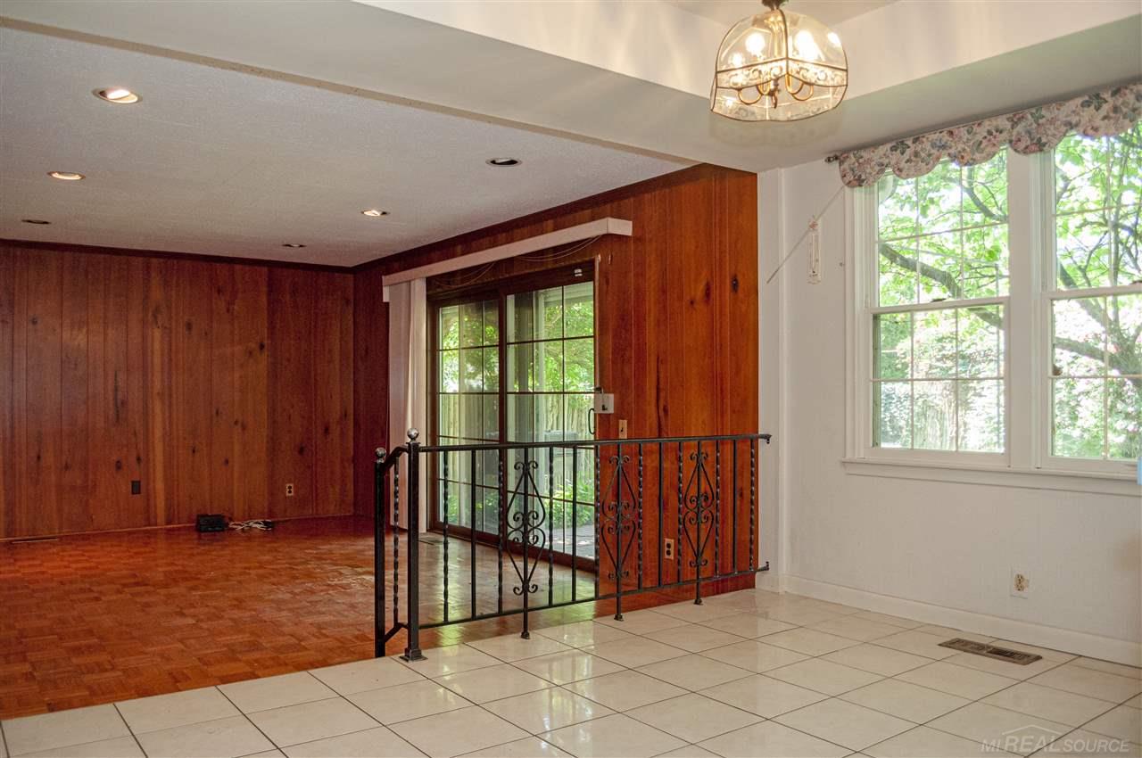 921 Cook Grosse Pointe, MI 48236 - Photo 9 of 26 50016843-8.JPG