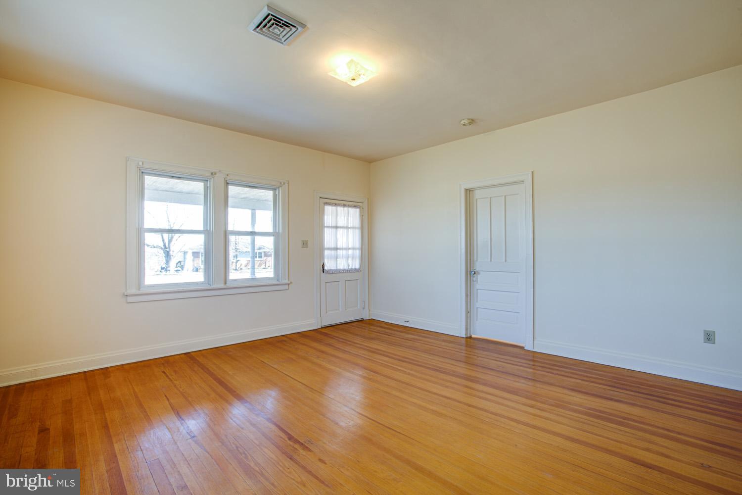 2816 Partlow Road Beaverdam, VA 23015 - Photo 3 of 29 Family room