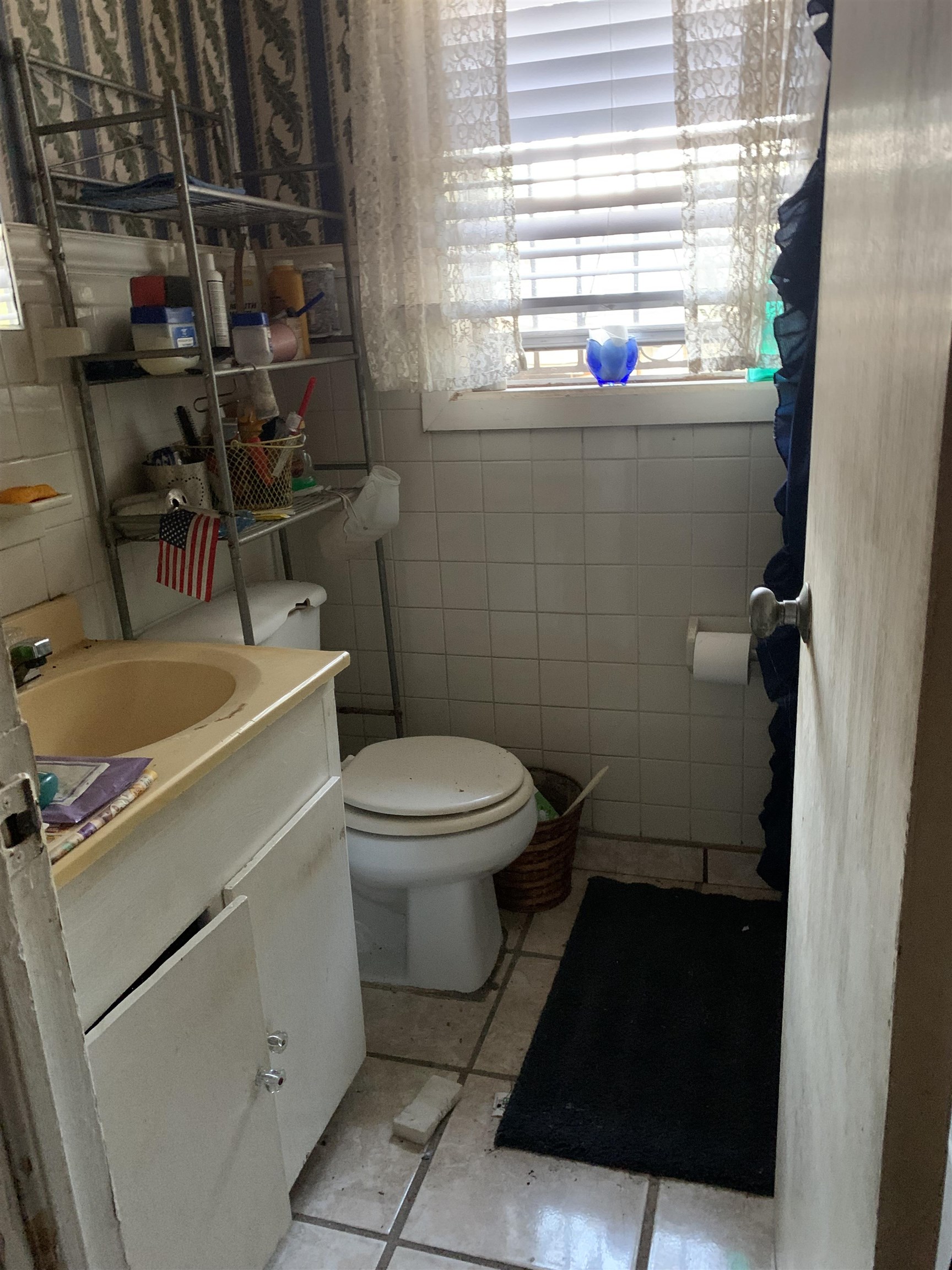 233 Sanders Road Mobile, AL 36610 - Photo 5 of 8 Bathroom