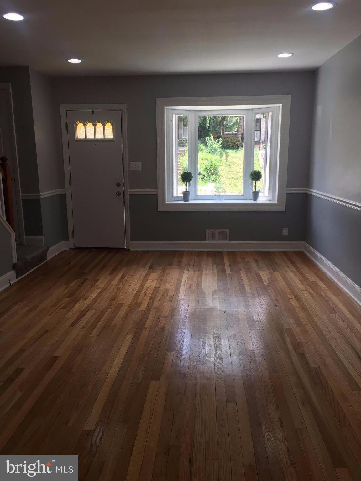 4524 Manorview Road Baltimore, MD 21229 - Photo 3 of 22 Living Room