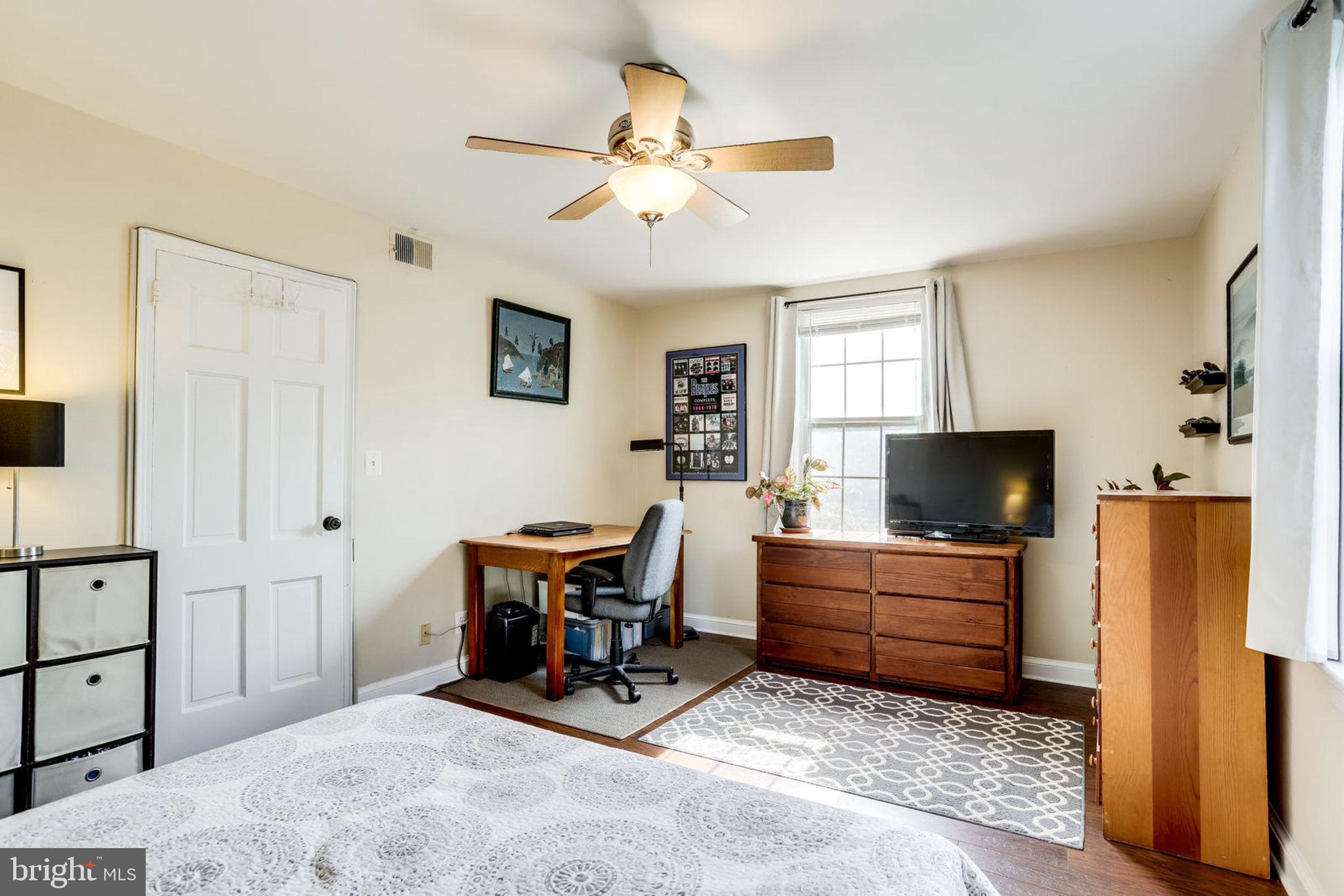 20 South Old Glebe Road, Unit 201A Arlington, VA 22204 - Photo 9 of 15 Large Master BDR w/ Sitting Area & Walk-in Closet
