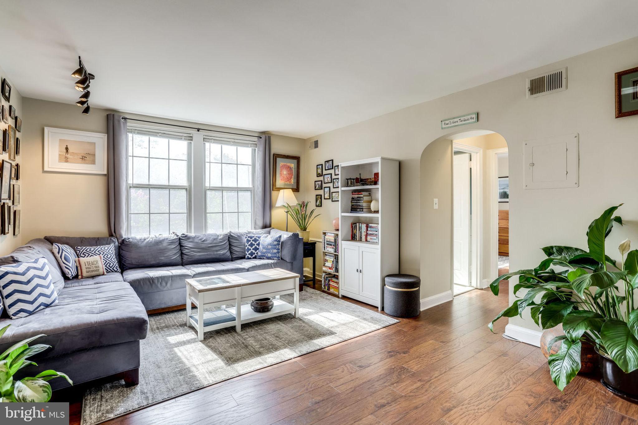 20 South Old Glebe Road, Unit 201A Arlington, VA 22204 - Photo 5 of 15 Spacious Living Room