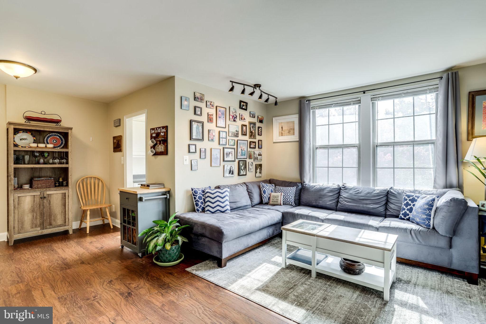 20 South Old Glebe Road, Unit 201A Arlington, VA 22204 - Photo 6 of 15 Spacious Living Room