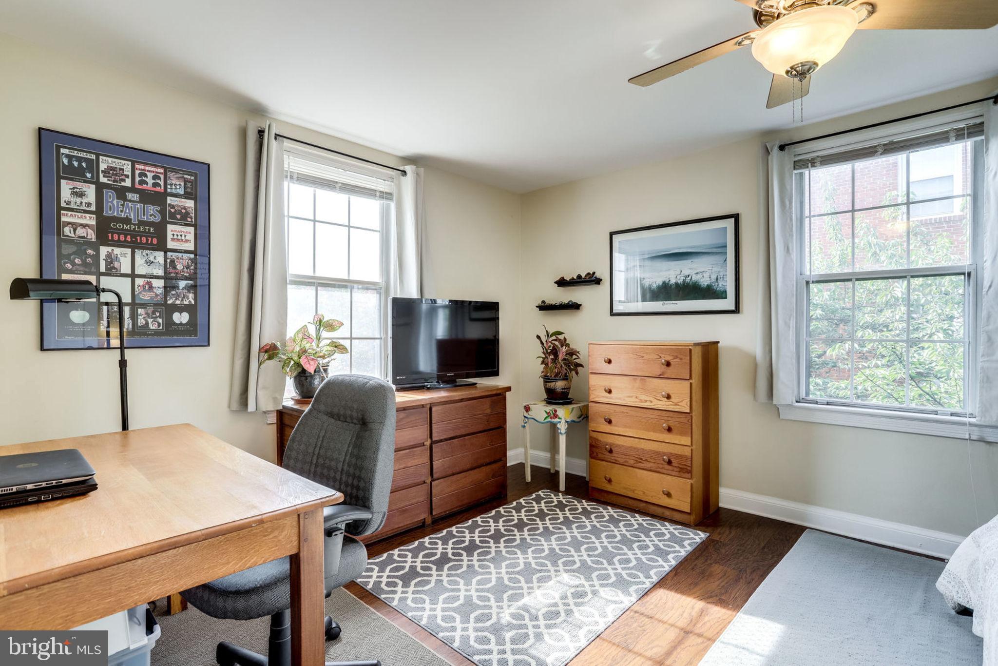 20 South Old Glebe Road, Unit 201A Arlington, VA 22204 - Photo 7 of 15 Large Master BDR w/ Sitting Area & Walk-in Closet